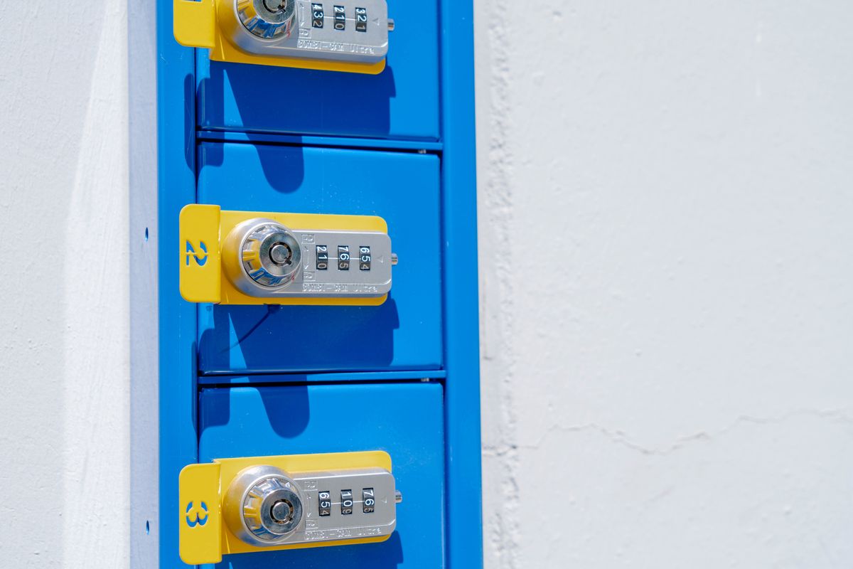 Numbered key-drop lockers for 24/7 vehicle drop-off